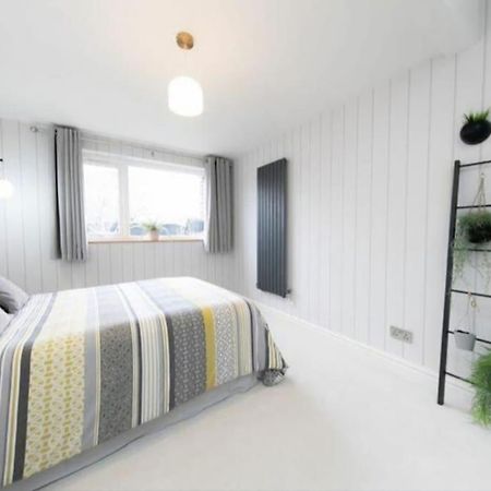 Recently Refurbished Home. Poulton-le-Fylde Dış mekan fotoğraf