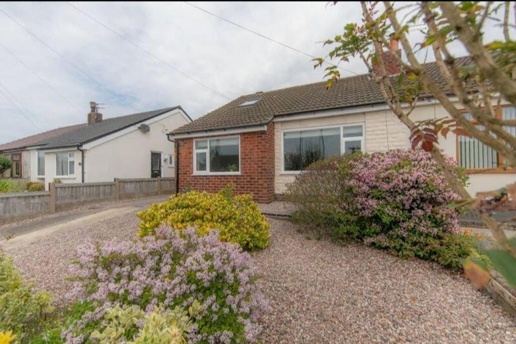 Recently Refurbished Home. Poulton-le-Fylde Dış mekan fotoğraf